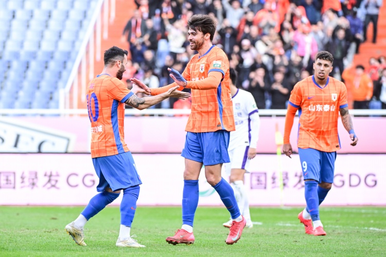 记者：热身赛山东泰山2-2战平首尔FC，球队休假3日后前往广州冬训