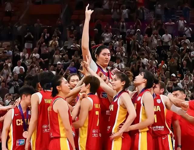 开云官网入口-李月汝哽咽，宫鲁鸣下课？新帅锁定1人，曾亚运夺冠，王治郅辅佐